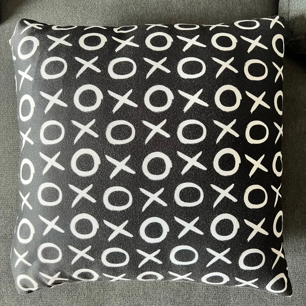 Stylish set of 3 pillows